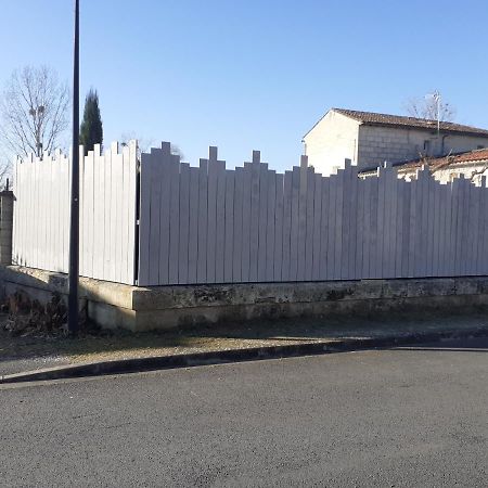 Bed and Breakfast Chez Jeanfi Fronsac  Экстерьер фото