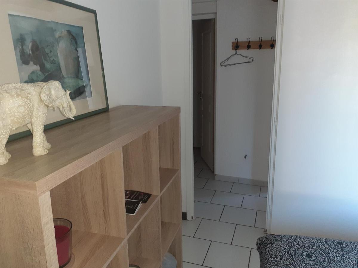 Bed and Breakfast Chez Jeanfi Fronsac  Экстерьер фото