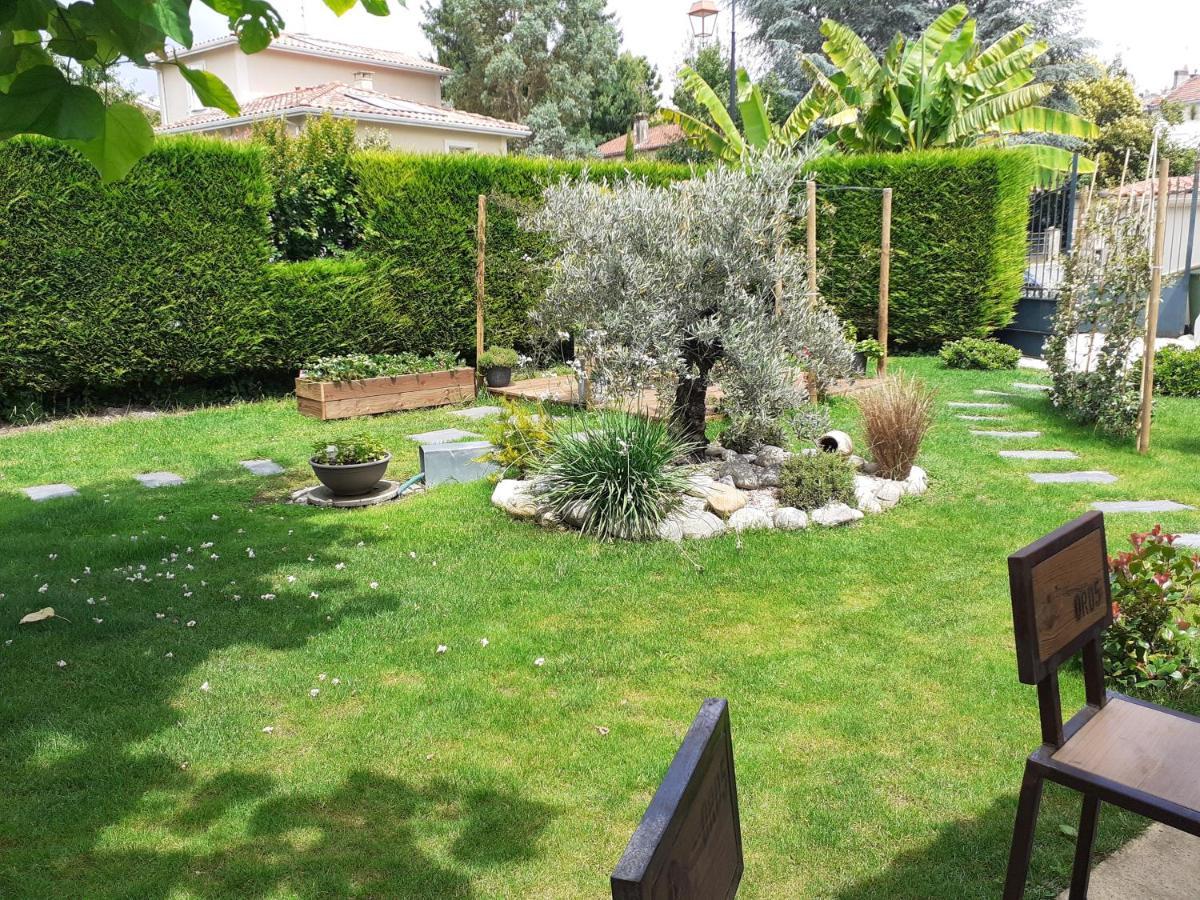 Bed and Breakfast Chez Jeanfi Fronsac  Экстерьер фото