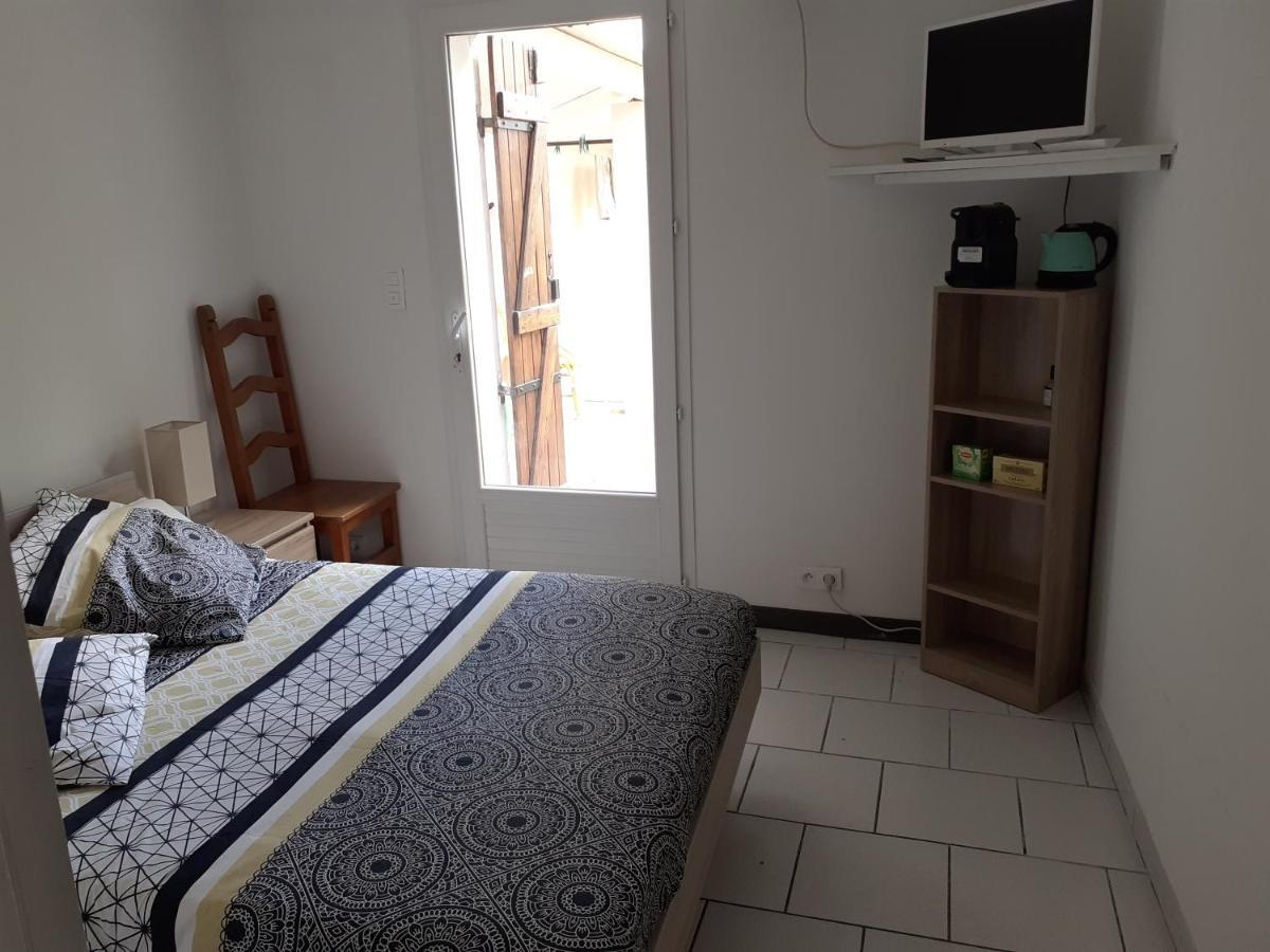 Bed and Breakfast Chez Jeanfi Fronsac  Экстерьер фото