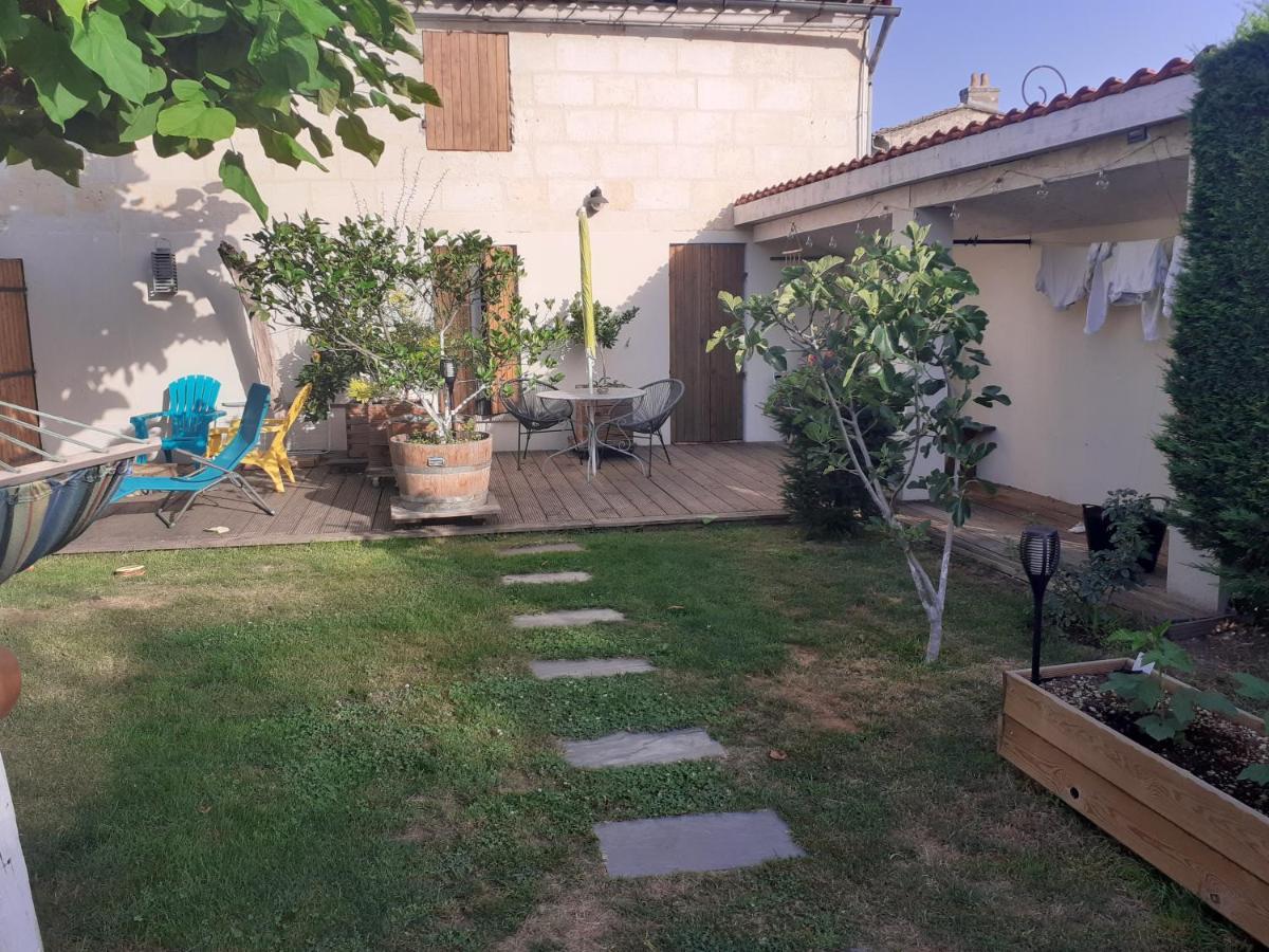 Bed and Breakfast Chez Jeanfi Fronsac  Экстерьер фото