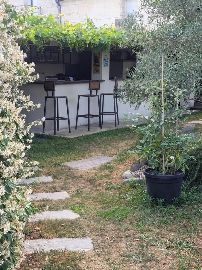 Bed and Breakfast Chez Jeanfi Fronsac  Экстерьер фото